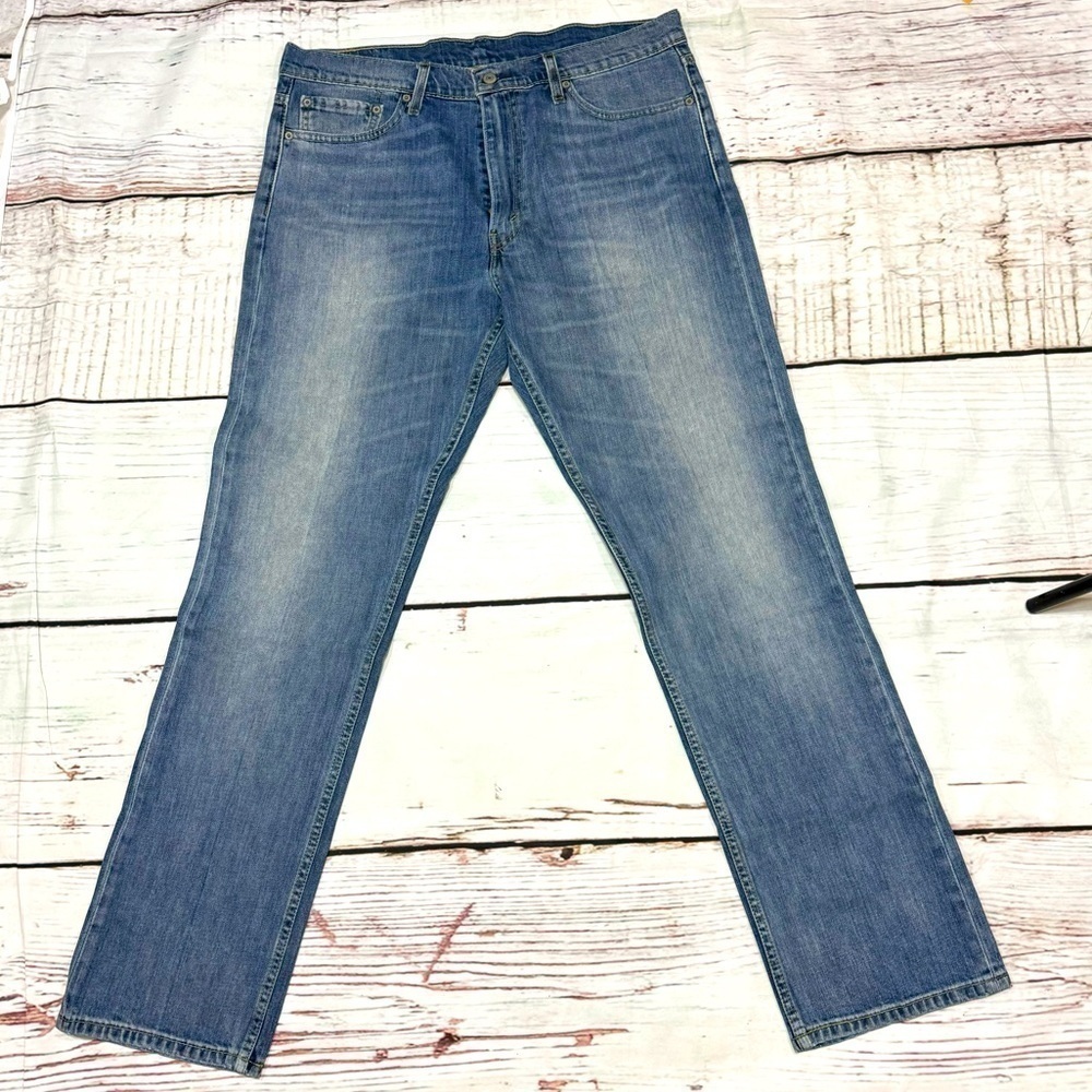 LEVI’S 513 straight slim fit men’s jeans in size 36 x 32